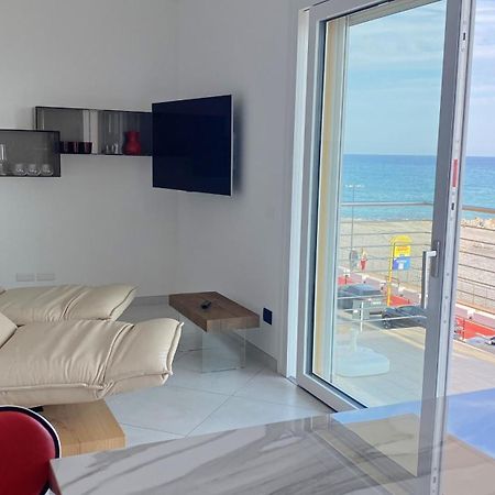 Апартаменты Mare Blu Вентимилья Экстерьер фото