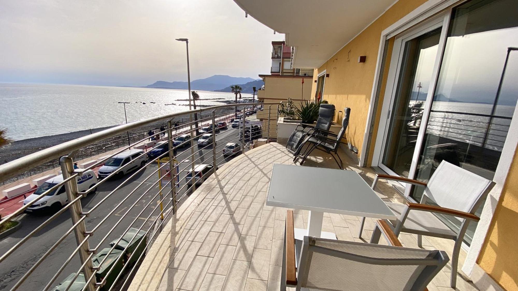 Апартаменты Mare Blu Вентимилья Экстерьер фото